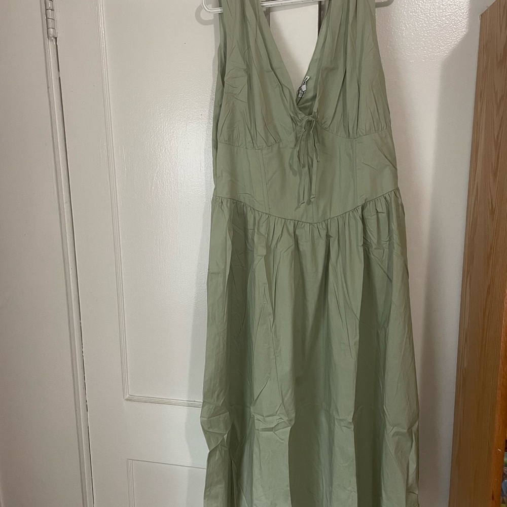 Elegant Green Sleeveless Dress